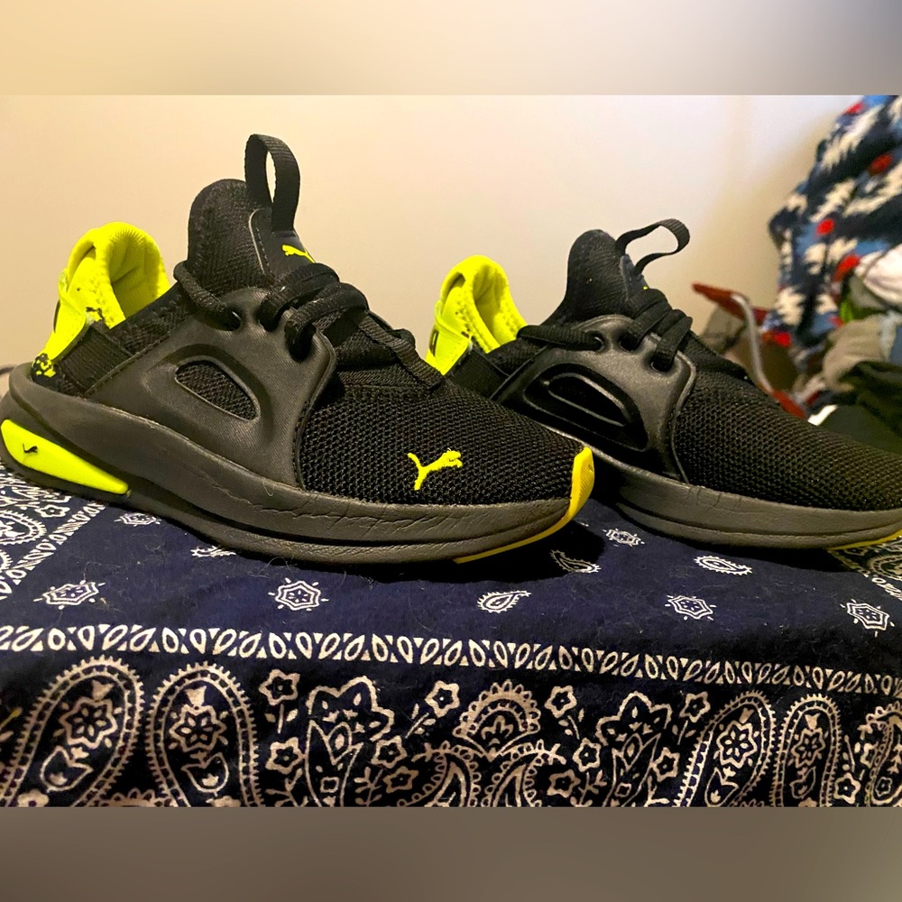 Boys Puma Tennis Shoes Size 1C